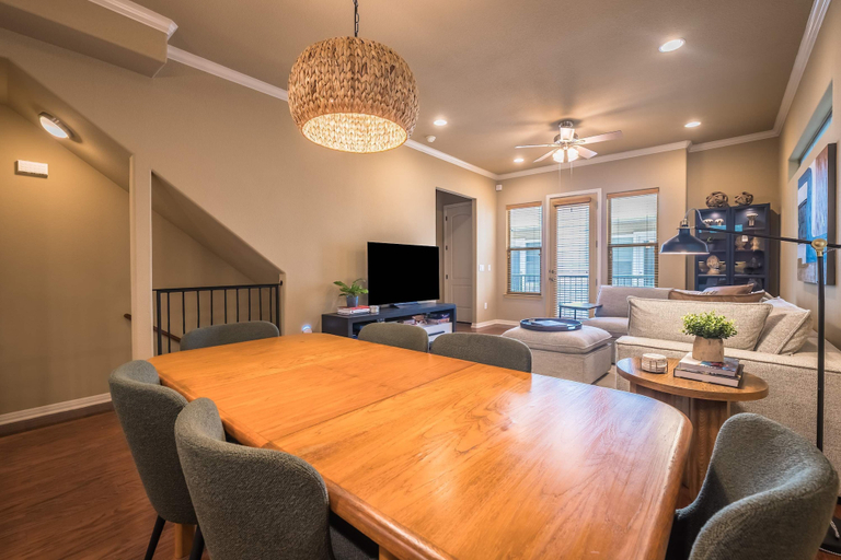 Room 3, Modern 3BR Townhouse Near Zilker Park, Travis