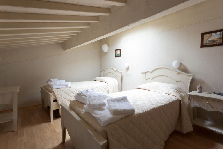 Bedroom 3, Residenza d'Epoca Relais I Miracoli, Pisa