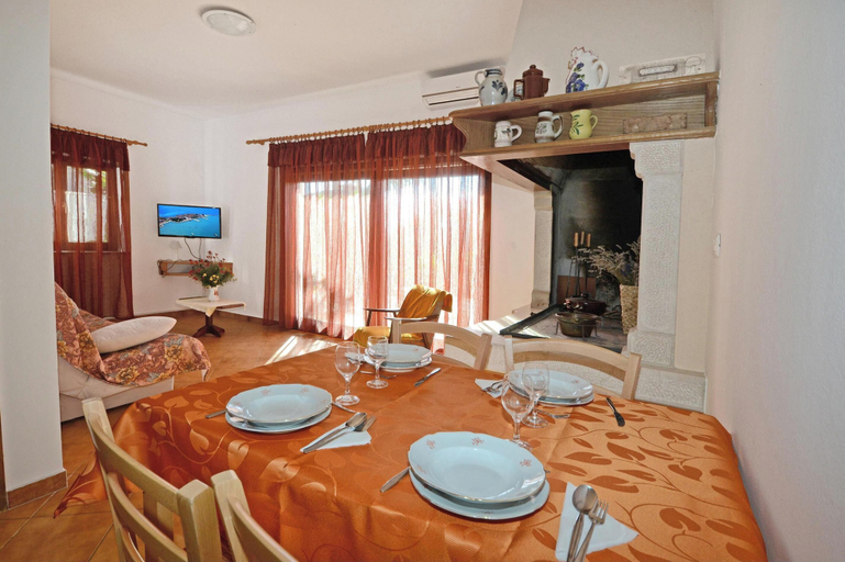 Dining room 5, Apartment With Pool Near Kanegra Beach, Umag