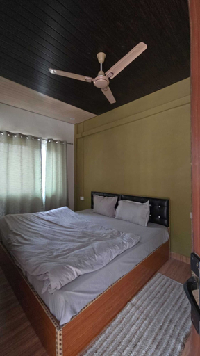Room 5, Hotel Rajendra, Chamoli