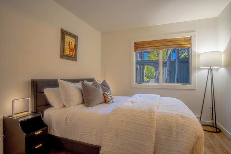 Room 2, Stonehenge Condo #6 - Walk to River Run & Main Street, Blaine