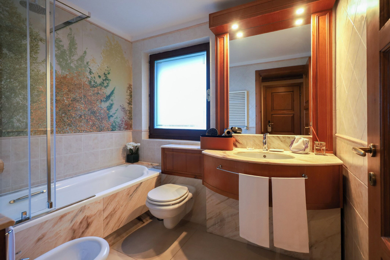 Bathroom 5, QC Hotel Monte Bianco, Aosta