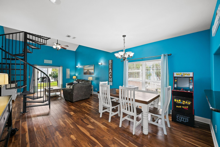 Food & Drinks, Coral Retreat, Escambia