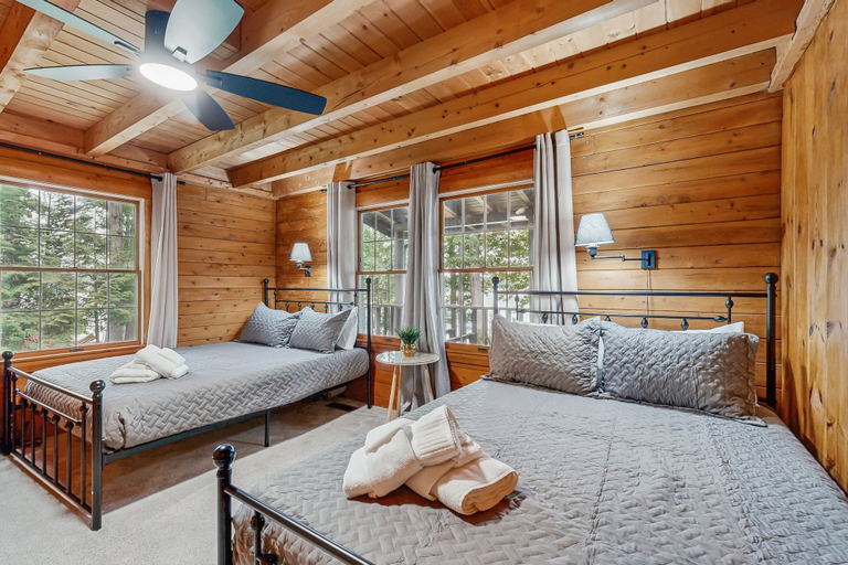 Room 2, Relaxing Lakeside Cabin With Private Dock, Firepit, Boat Ramp and Water Access, Spotsylvania