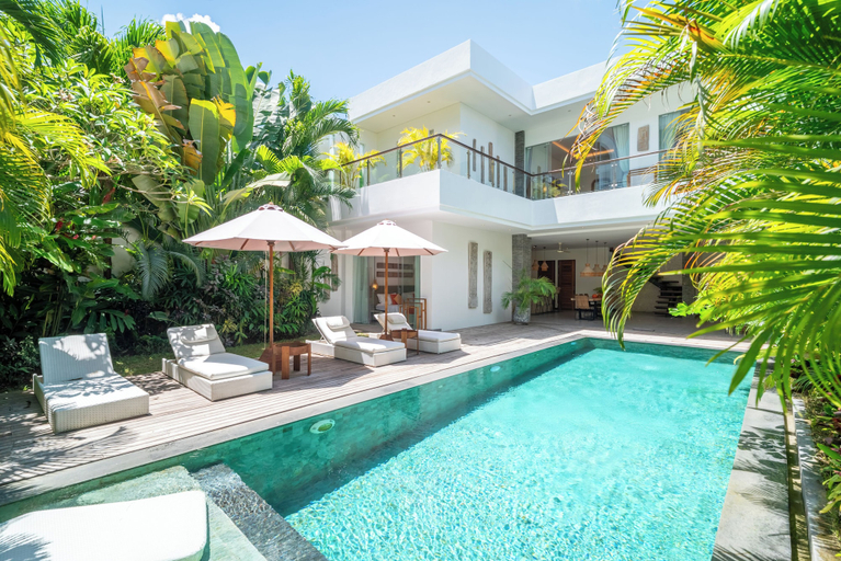 Exterior 2, Canggu Coastal Living: 4BR Villa Near Finns, Badung