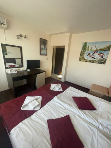 Bedroom 2, Peshev Family Hotel Nesebar, Nesebar