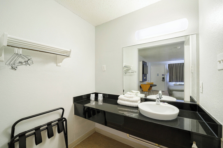 Bathroom 4, Motel 6 San Antonio, TX - Fort Sam Houston, Bexar