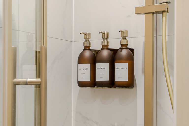 Bathroom amenities 5, Earl's Court - Your Apartment, London