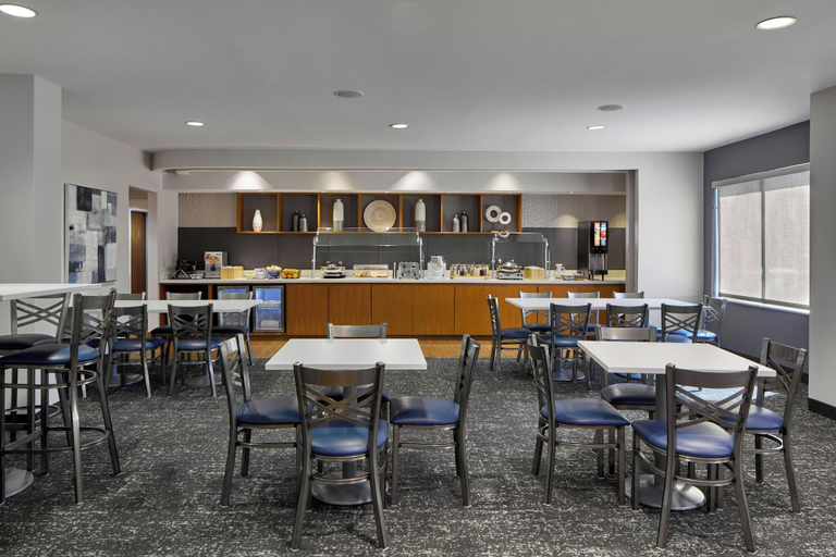Food & Drinks 5, SpringHill Suites by Marriott Atlanta Alpharetta, Fulton