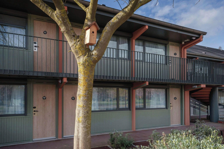Exterior & Views