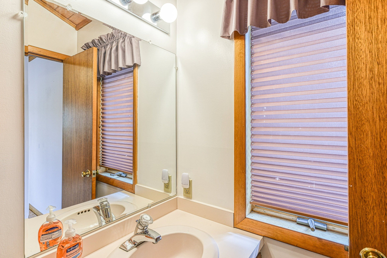 Bathroom 5, Lovely Lakefront Home With Private Brand-new Dock, Game Room, Beach, Boat Access, Spotsylvania
