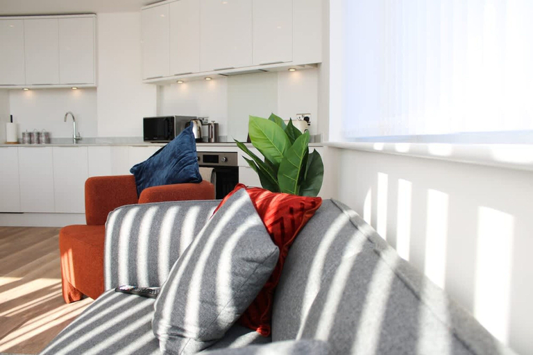 Room 4, NEW Modern Apartment Free Parking Workspace, Kent