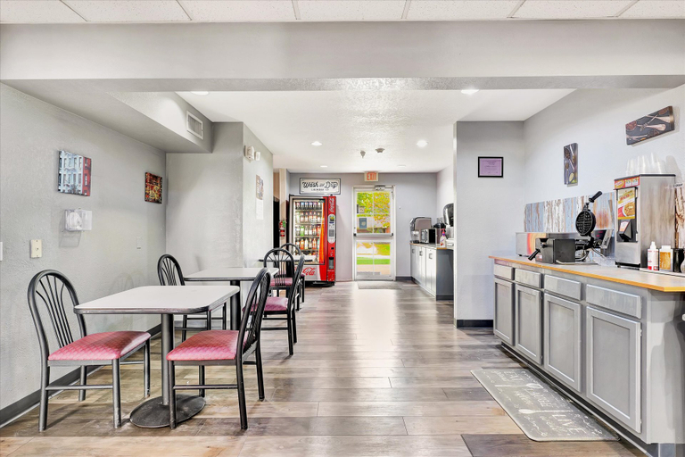 Food & Drinks 5, Ramada Limited & Suites Bloomington, McLean