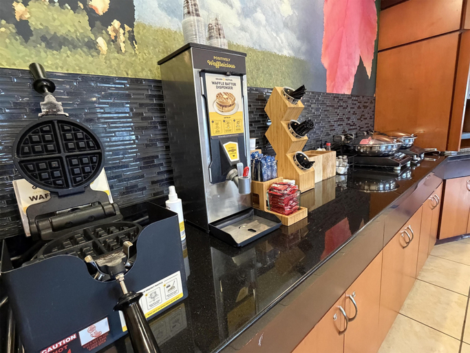 Food & Drinks 5, SureStay by Best Western Norman, Cleveland