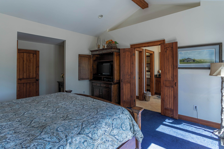 Bedroom 2, Heart Rock Lodge, Avery