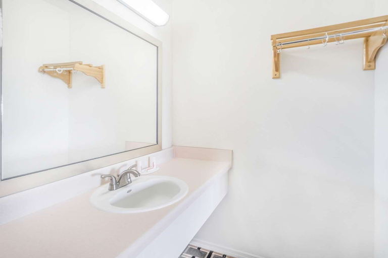 Bathroom 4, Knights Inn Lookout Mountain - Chattanooga, Hamilton