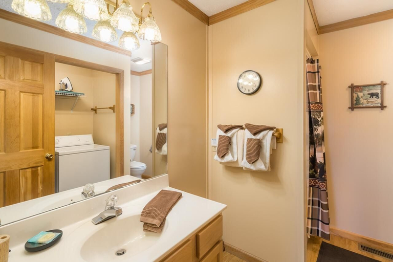 Bathroom 3, A Heavenly View, Sevier