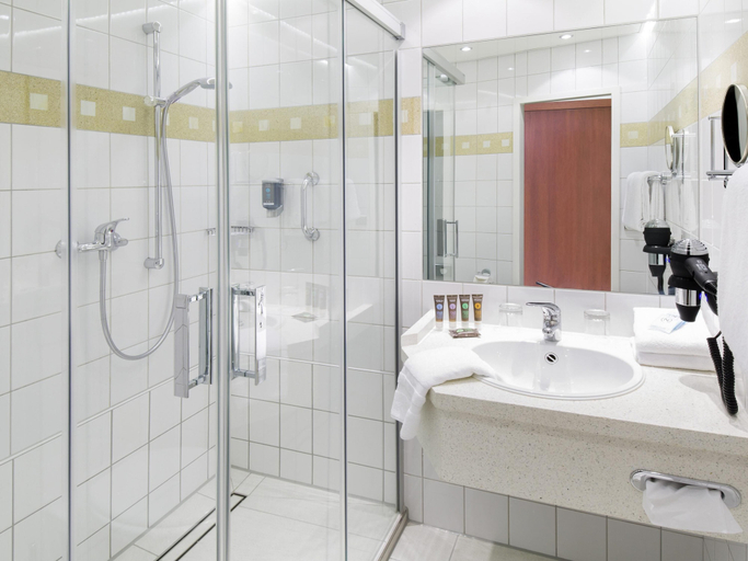 Bathroom 5, Novotel Hildesheim, Hildesheim