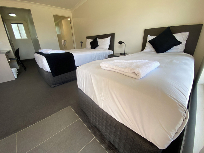 Bedroom 2, Dooleys Springsure Tavern and Motel, Bauhinia