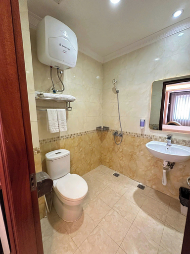Bathroom 2, Crown Luxury Hotel, Hoàng Mai
