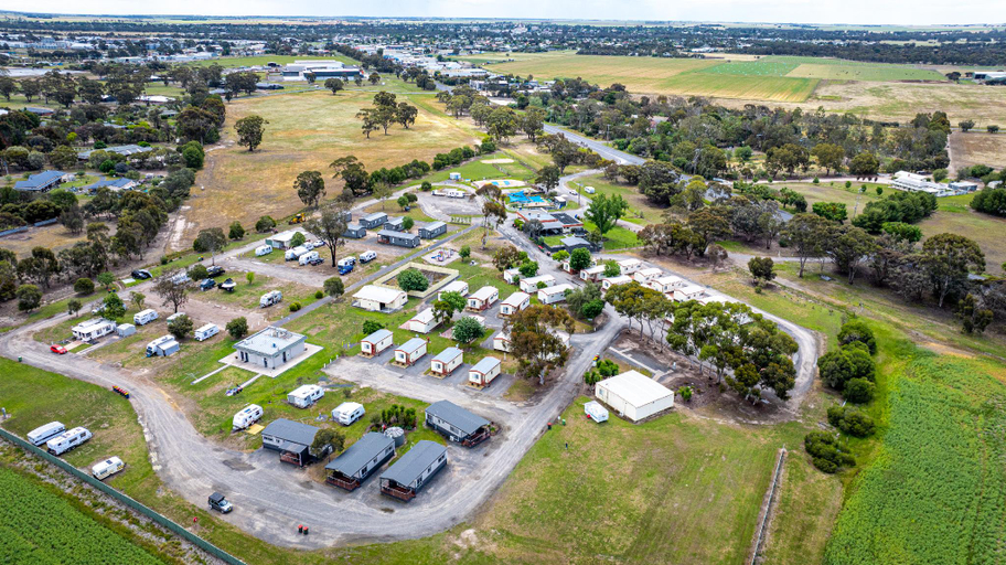 Exterior & Views 1, Horsham Holiday Park, Horsham Bal