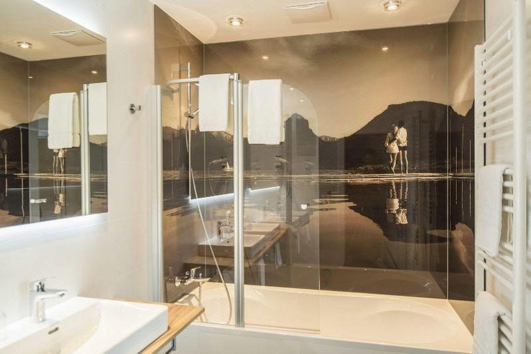 Bathroom 4, Romantik Residenz Ferienwohnungen Hotel Im Weissen Rössl, Gmunden