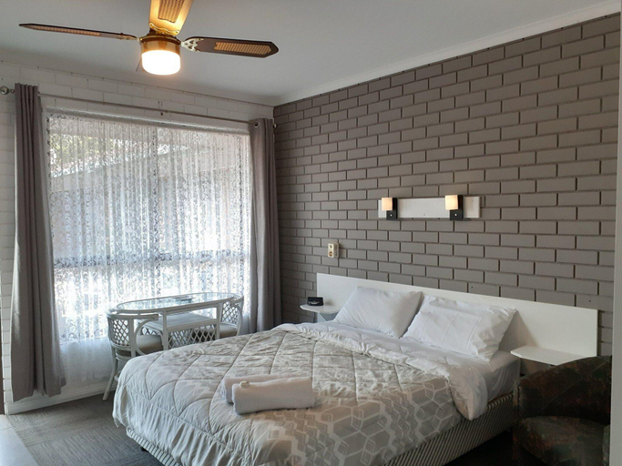 Bedroom 2, Birch Motel Tocumwal Previously Known as Kanimbla Motor Inn, Berrigan