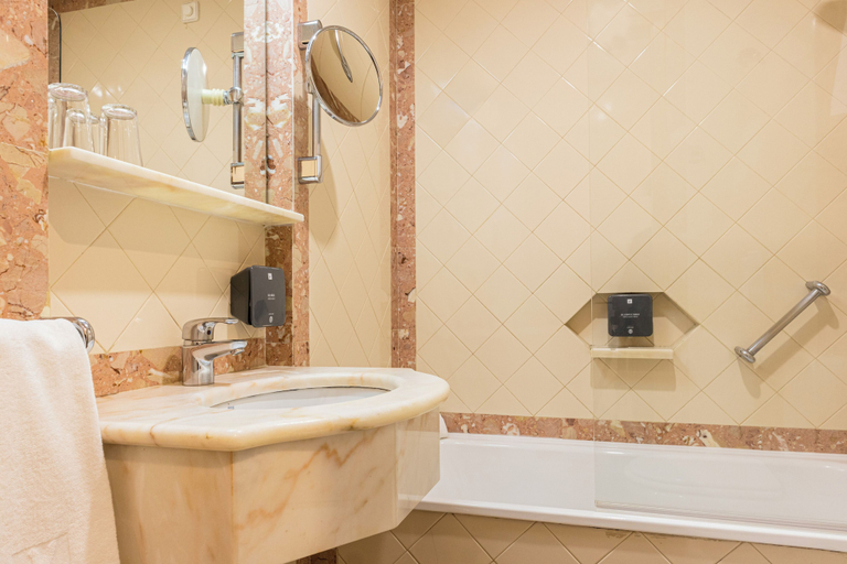 Bathroom 4, SANA Rex Hotel, Lisbon
