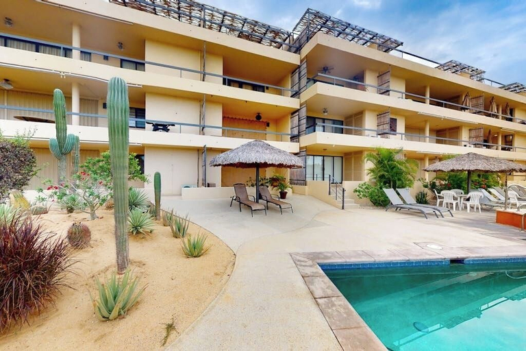 Pool 2, Inviting Apartment Across From the Beach With Pool, Grill, Balcony & Golf Nearby, La Paz