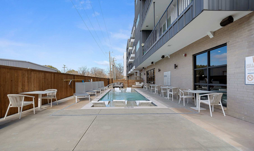 Room 5, Dallashaus Pool Gym Love Field, Dallas