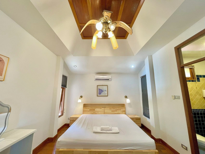 Room 4, The Midas Pool Villa, Pattaya