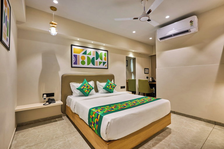 Room 3, Treebo Rio Crown Palace, Ahmadabad