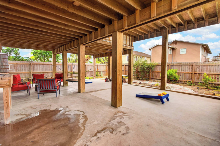 Food & Drinks 5, Spacious & Pet Friendly + Game Room Sleeps 10, Nueces