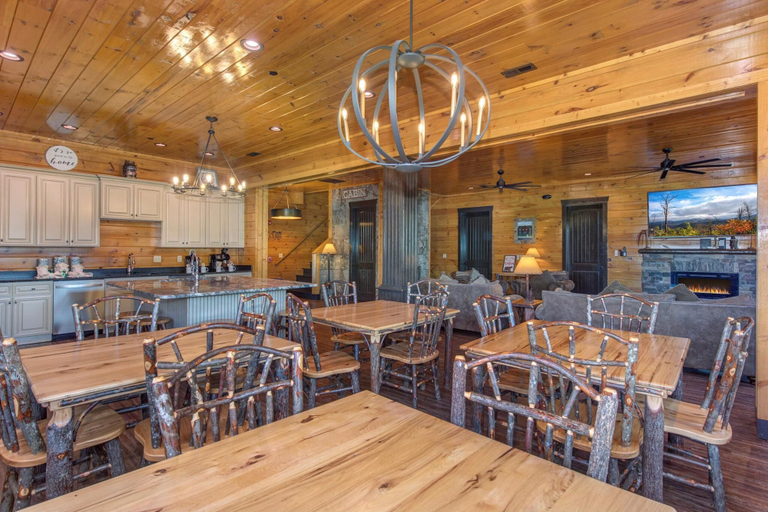Food & Drinks 4, The Big Willow Retreat, Sevier