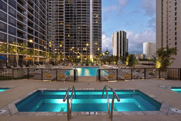 Sport & Beauty 3, Premium Remodeled Condo in Waikiki with 2 Beds and Parking, Honolulu