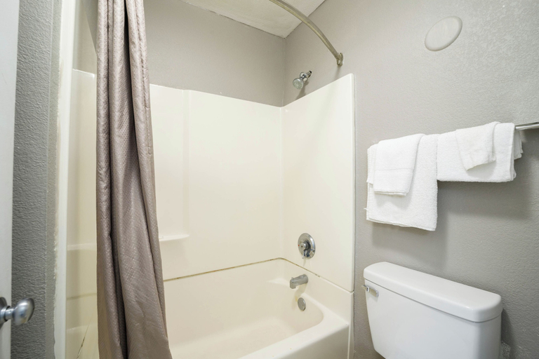 Bathroom 4, Motel 6 San Antonio, TX - Fort Sam Houston, Bexar