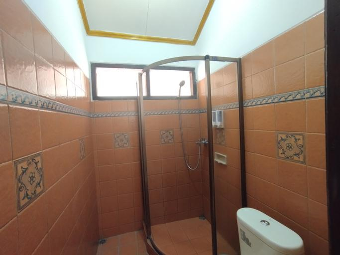 Bathroom, Villa Lily Trinity (permanently closed), Bandung