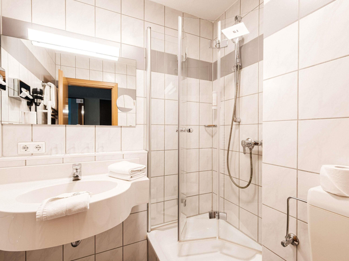 Bathroom 5, Mercure Hotel Pforzheim, Pforzheim