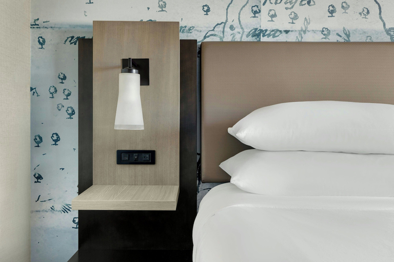 Bedroom 3, Mystic Marriott Hotel and Spa, New London