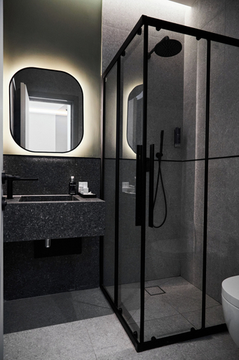 Bathroom, Alinea Primo Historic Center