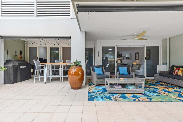 Interior 2, Luxury Riverfront! 2bed/2bath/2car ~ West End, West End