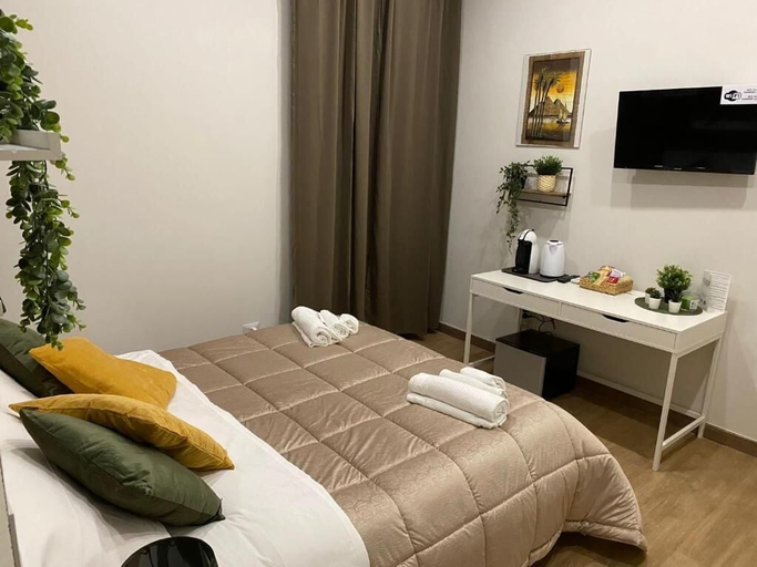 Bedroom 4, Via Piave 82, Cosenza