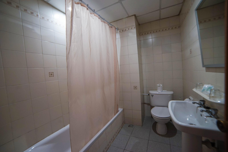 Bathroom 3, Coral Hotel, Saint Paul's Bay