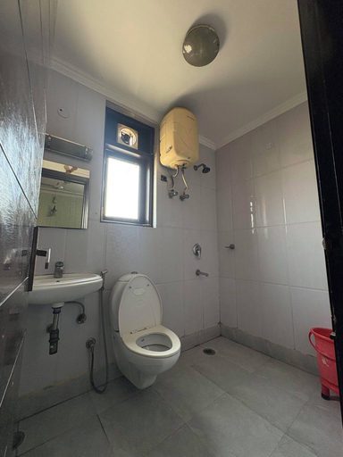 Bathroom 3, Staylo Jaggannath Stays, Delhi