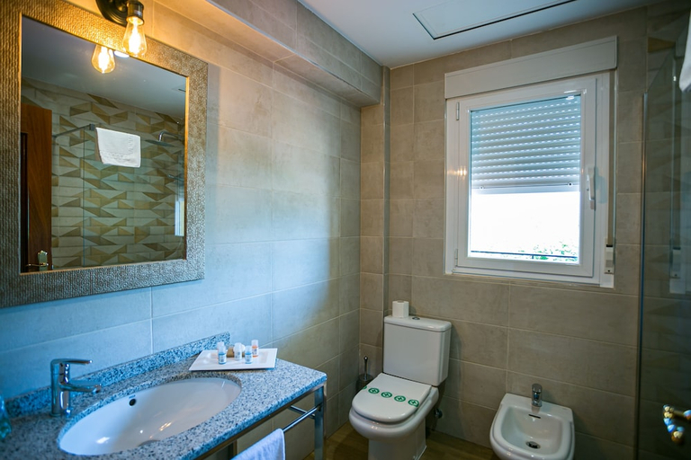 Bathroom 3, La Sinagoga Hotel Spa, Cáceres