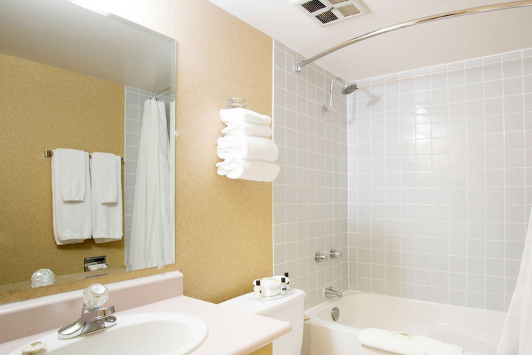 Bathroom 4, Sandman Inn Princeton, Okanagan-Similkameen
