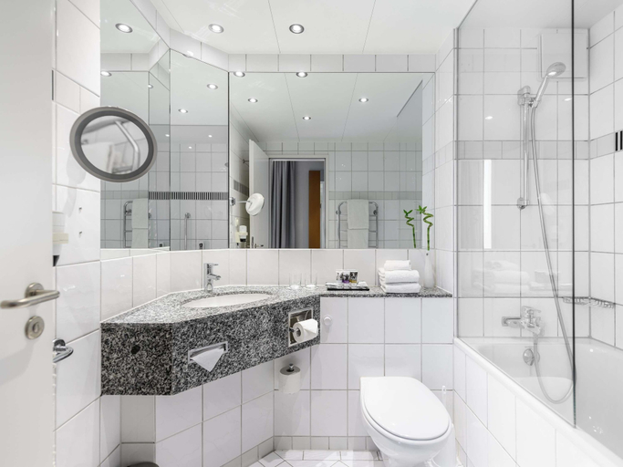 Bathroom 5, Mercure Hotel Bochum City, Bochum