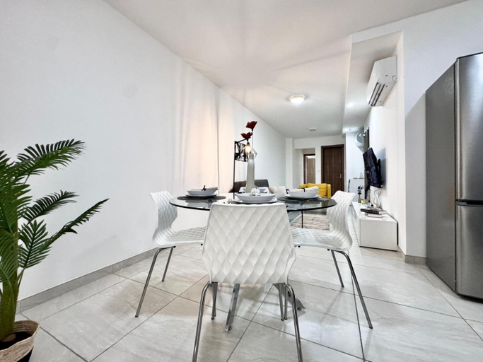 Others 4, Modern Retreat in the heart of St Julians, St Julian's