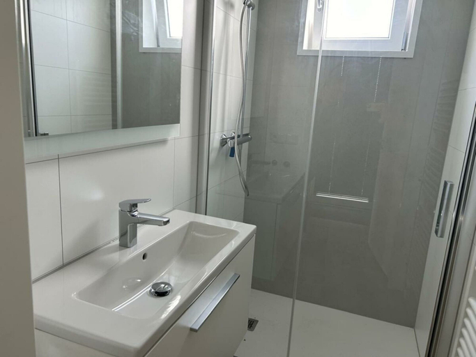 Bathroom 2, Just Nature Light 4, Steenderen