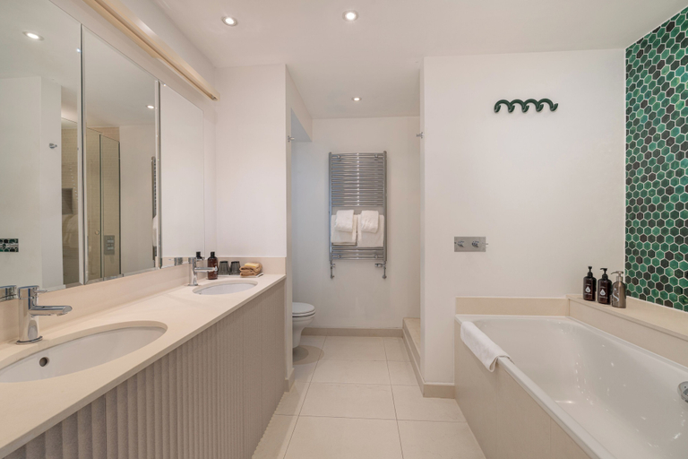 Bathroom 4, Monarch House Serviced Apartments, London